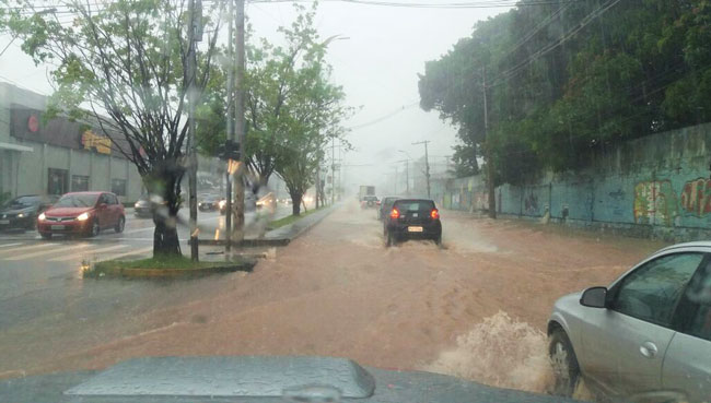 Casa Desaba E Ruas Ficam Alagadas Durante Chuva Em Manaus