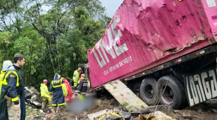 Tragédia na BR 376 Carreta container tomba e mata nove integrantes da