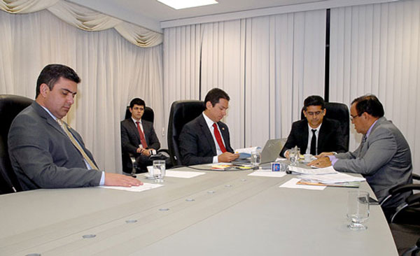 aleam-ccjr-materias-12-12-13 CCJR, da Aleam reunida/Foto: Divulgação