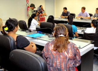 Alunos da Tahirih, na Comissão de Defesa do Consumidor/Foto: Elisa Maia