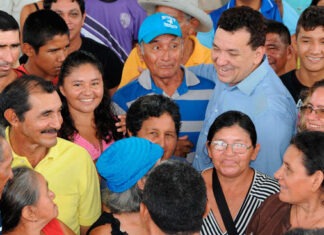 Deputado Tony Medeiros em meio à comunidade/Foto: Divulgação