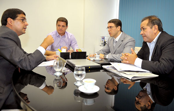 Deputado Marcos Rotta reunidos com representantes de Órgãos/Foto: Elisa Maia