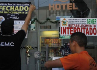 Operação interdita estabelecimentos no centro/Foto: Marinho Ramos