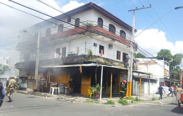 Incêndio destrói restaurante em Petróples/Foto: SSP