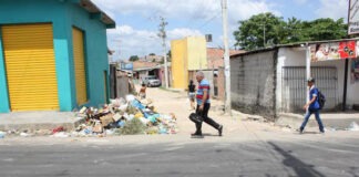 O lixo nas ruas que prejudica a todos/Foto: Zeferino Neto