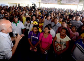 Viuce José Melo discursa na reinauguração do porto de Coari/Foto: Chico Batata