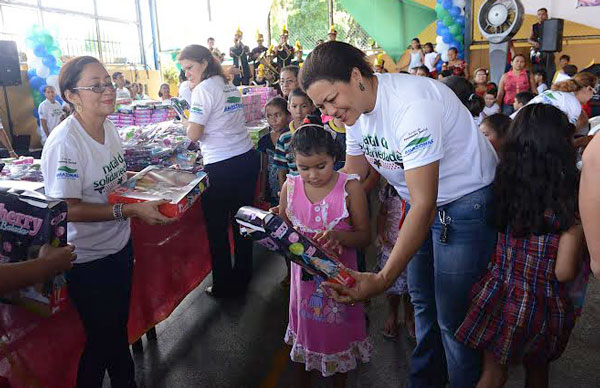 Presentes chegam às crianças carentes, em Manaus/Foto: Herick Pereira