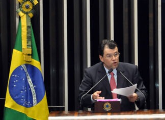 Senador Eduardo Braga, em Plenário/Foto: Vagner Carvalho