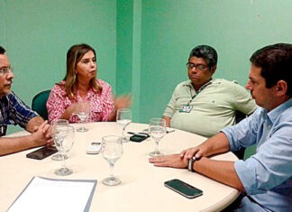 Deputado Marcelo Ramos(D), reunido com a cúpula da UEA/Foto: Divulgação