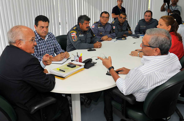 Vice José Melo, com a cúpula da segurança do AM/Foto: Alfredo Fernandes
