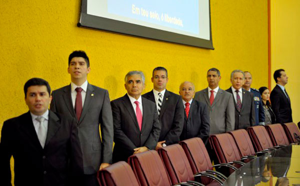 Deputado Josué Neto compõe a Mesa de Autoridades/Foto: Alberto Cesar