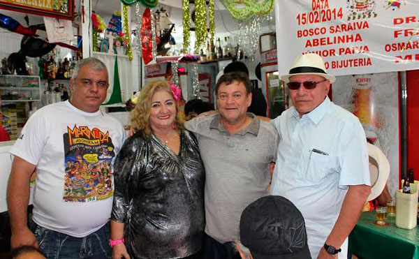 carnaval-banda-jangadeiro-novo-10-02-14-zn Petrônio Carvalho e Mariolino Brito, arriscam uma "palinha" do carnaval/Foto: Zeferino Netto
