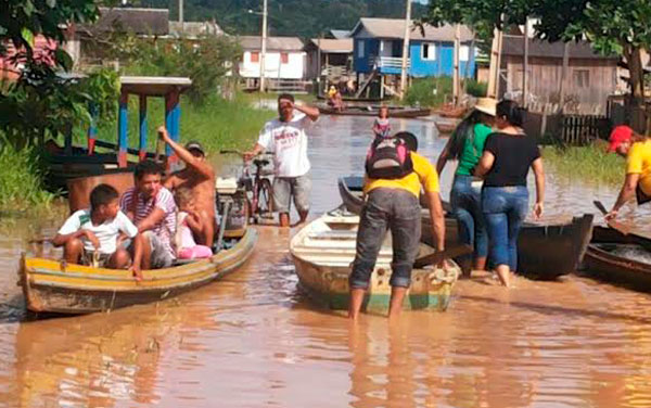 cidade-cheia-boca-acre-11-02-14 Cheia em Boca do Acre, deixa familias isoladas/Foto: Divulgação