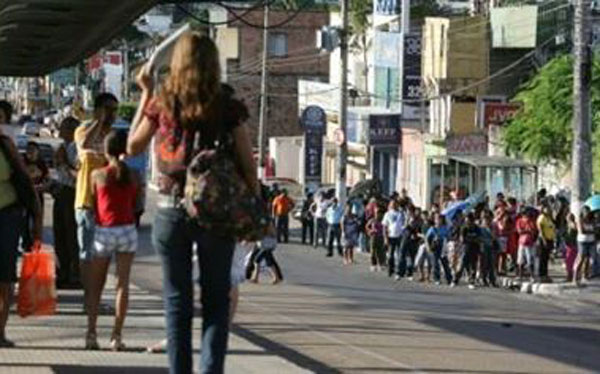 Assim estão as paradas de ônibus, em Manaus/Foto: Leitor do D24am