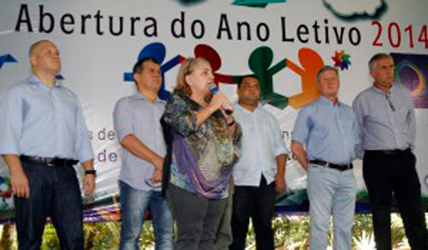 Vereadora Thjerezinha Ruiz, fala na abertura do ano letino municipal/Foto: Divulgação