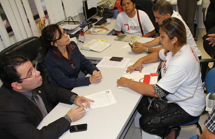 Vereadora Socorro Sampaio recebe comisão de ambulantes/Foto: Mário Albuquerque