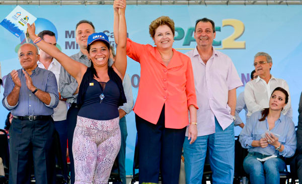 Dilma inaugura, em Manaus, Residencial Viver Melhor/Foto Alex Pazuello
