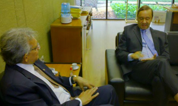 Deputado pauderney Avelino(E) com o embaixador Paulo Mesquita/Foto: Divulgação