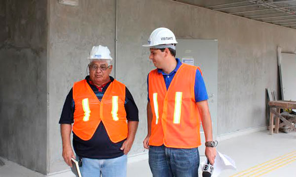 rougles-arena-cinco-primeira Luis Rougles com Thiago Guedes(TV Amazonas)/Foto: Zeferino Ferreira