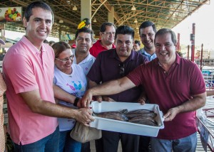 FEIRA_DO_PEIXE_GOVERNADOR_AJ_12_04_14-4-300x214