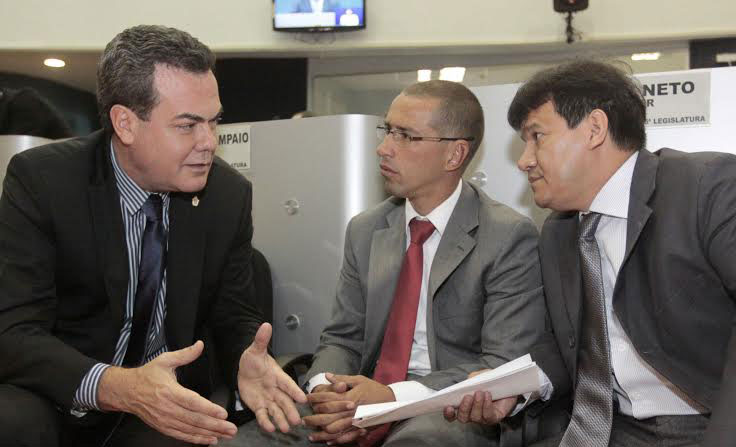 Fabrício Lima toma possse na CMMcmm-henrique-fabricio-vical