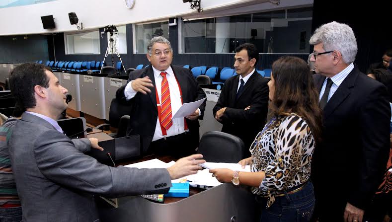 Comissão reunida na CMM