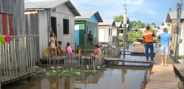 tecnicos-da-defesa-civil-fazem-avaliacao-da-cheia-do-rio-jurua-no-municipio-de-eirunepe-no-amazonas-1302800982671_615x300