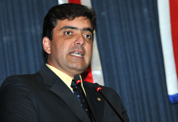 Deputado critica Governo Federal