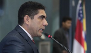 Farias pede informações a SEDUC sobre tablets