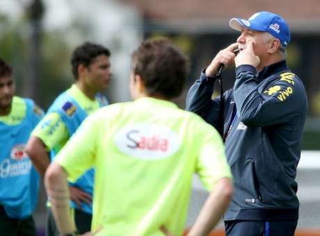 Felipão escala equipe titular do Brasil