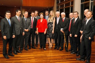 Dilma janta com jornalistas esportivos