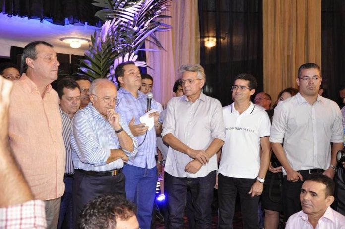 Omar e Melo recebem apoio de prefeitos