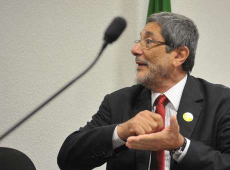 Gabrielli isenta Dilma na compra de refinaria