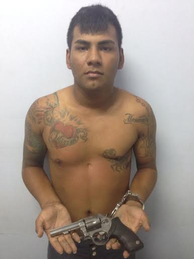 Daniel atira nos policiais, mas é presso