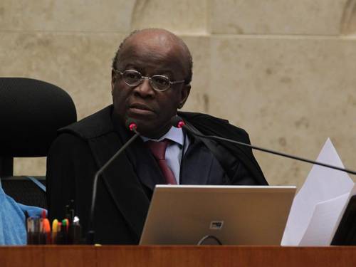 Barbosa anuncia aposentadoria do STF