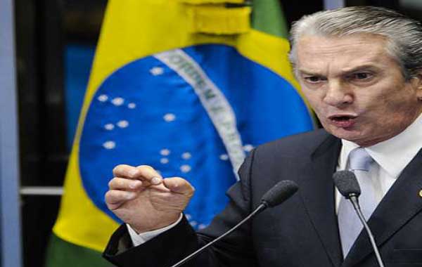 Collor nega ligação com doleiro