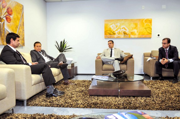 Cônsul de Cuba visita Assemblia e anuncia consulado em Manaus