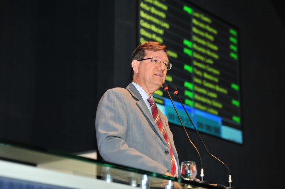José Ricardo quer debates sobre a LDO