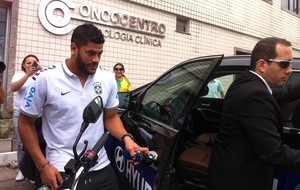 Hulk deve ficar no banco contra o México
