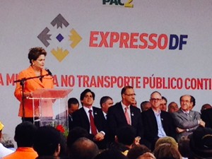 Dilma diz que não vai se abater com manifestações