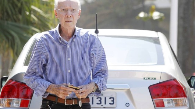 Médico veta inda de Zagalo à estreia do Brasil