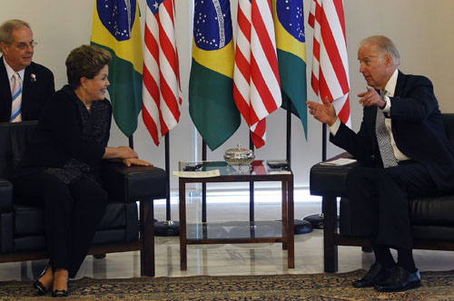 Dilma recebe vice dos EUA em Brasília