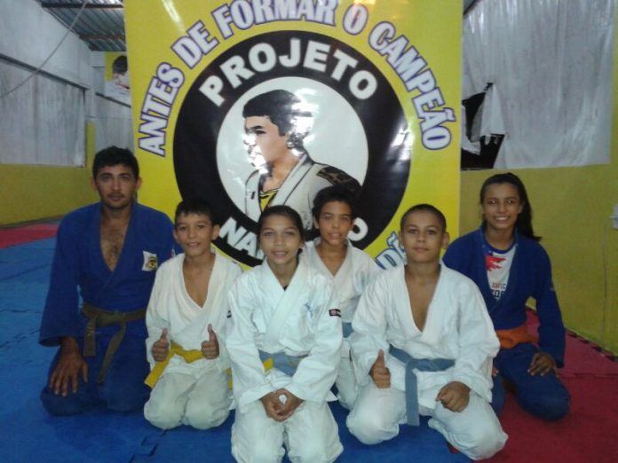Atletas do projeto "Nandinho" no brasileirod e Judô