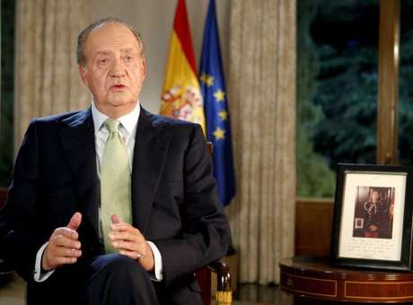 Rei Juan Carlos abdica em favor do filho