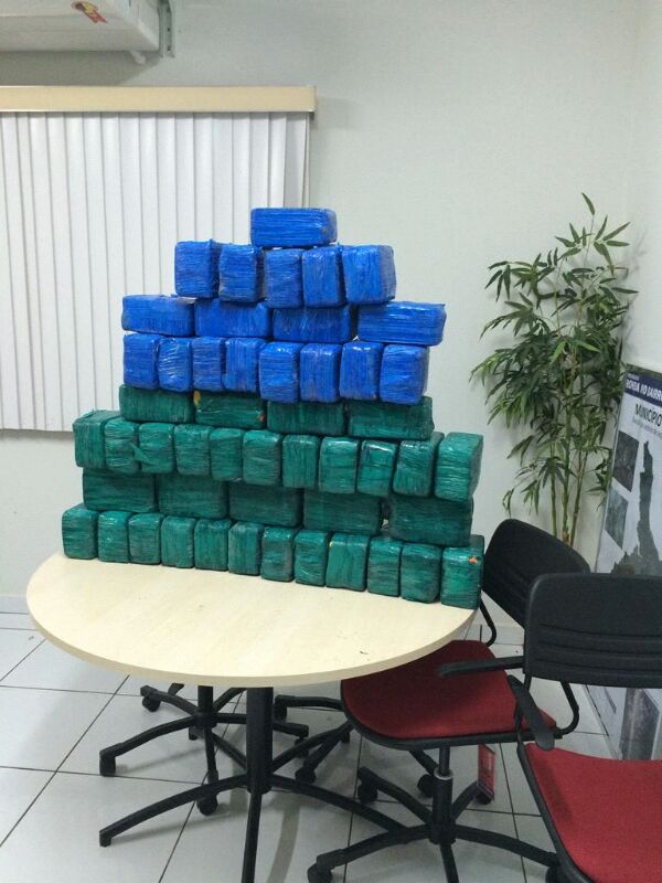 PMAm prende pasta-base de cocaína, em Coari