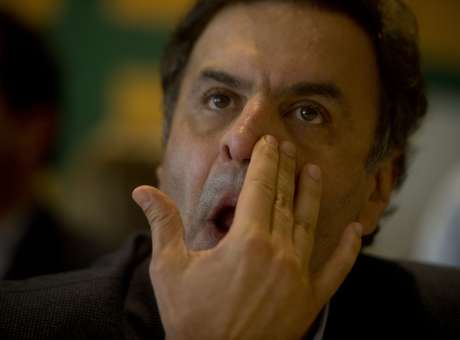 Aécio defende UPPs, em todo o Brasil