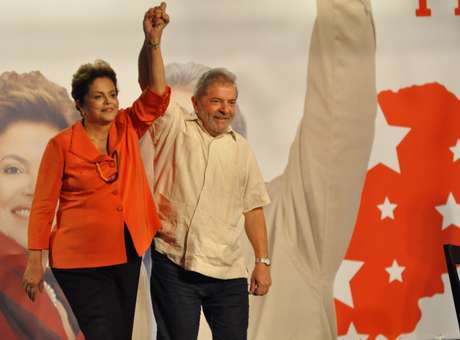 Dilma e Lula cumpem agenda em território de Campos