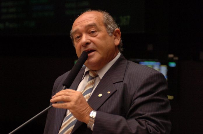 Praciano desmente candidatura ao Senado