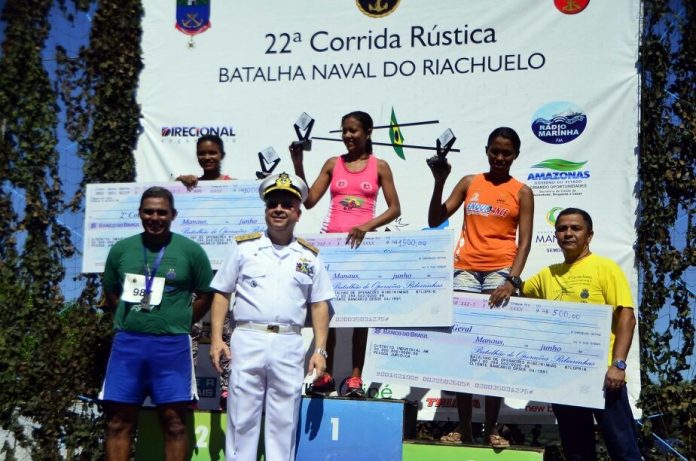 Dois mil atletas disputam Corrida Naval