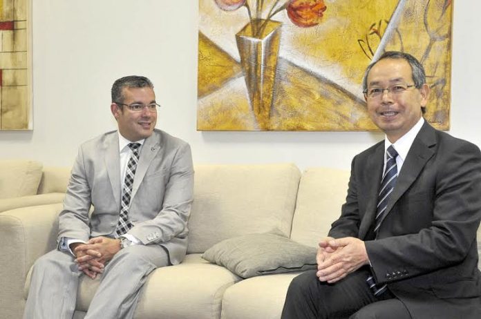 Josué Neto reúne deputados e recebe consul do Japão
